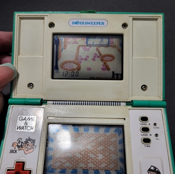 Vintage Nintendo Game and Watch Vertical Multiscreen Bomb Sweeper BD-62 - Picture 1 of 6